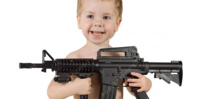 dziecko używa broni filmy