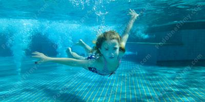 pływanie pod wodą filmy